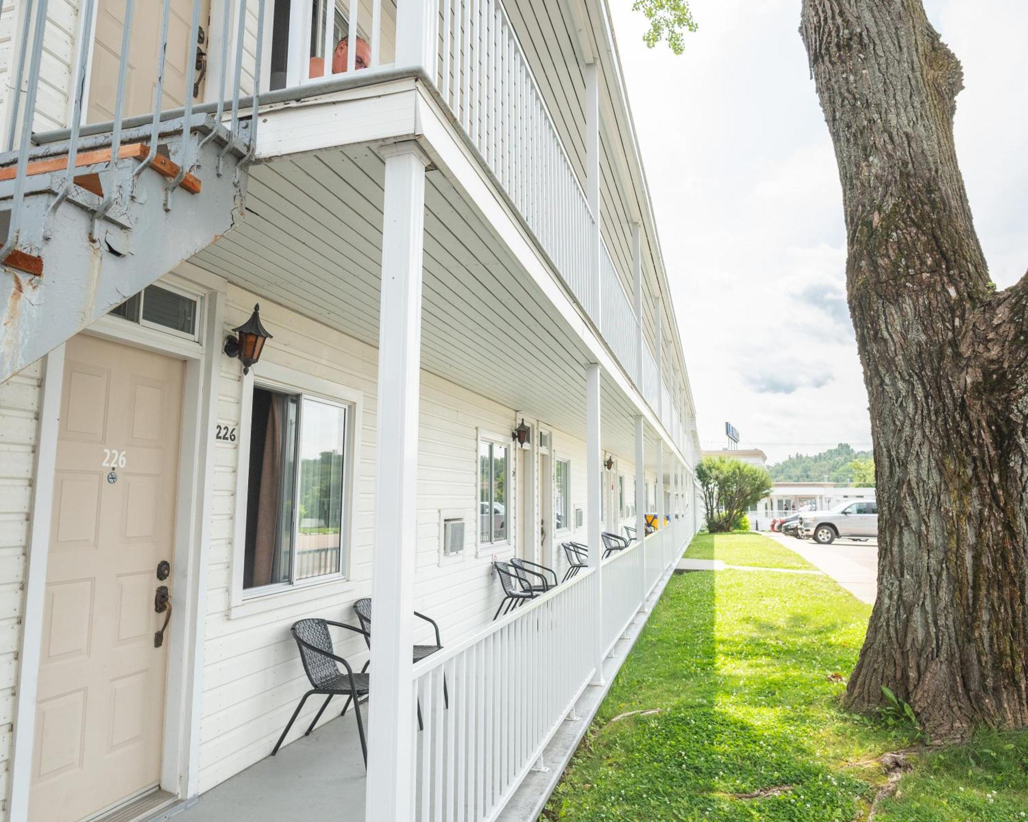 Auberge Le Parasol Saguenay Luaran gambar