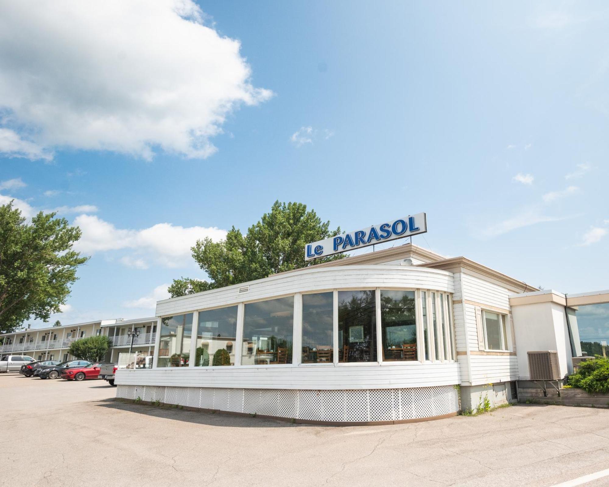 Auberge Le Parasol Saguenay Luaran gambar
