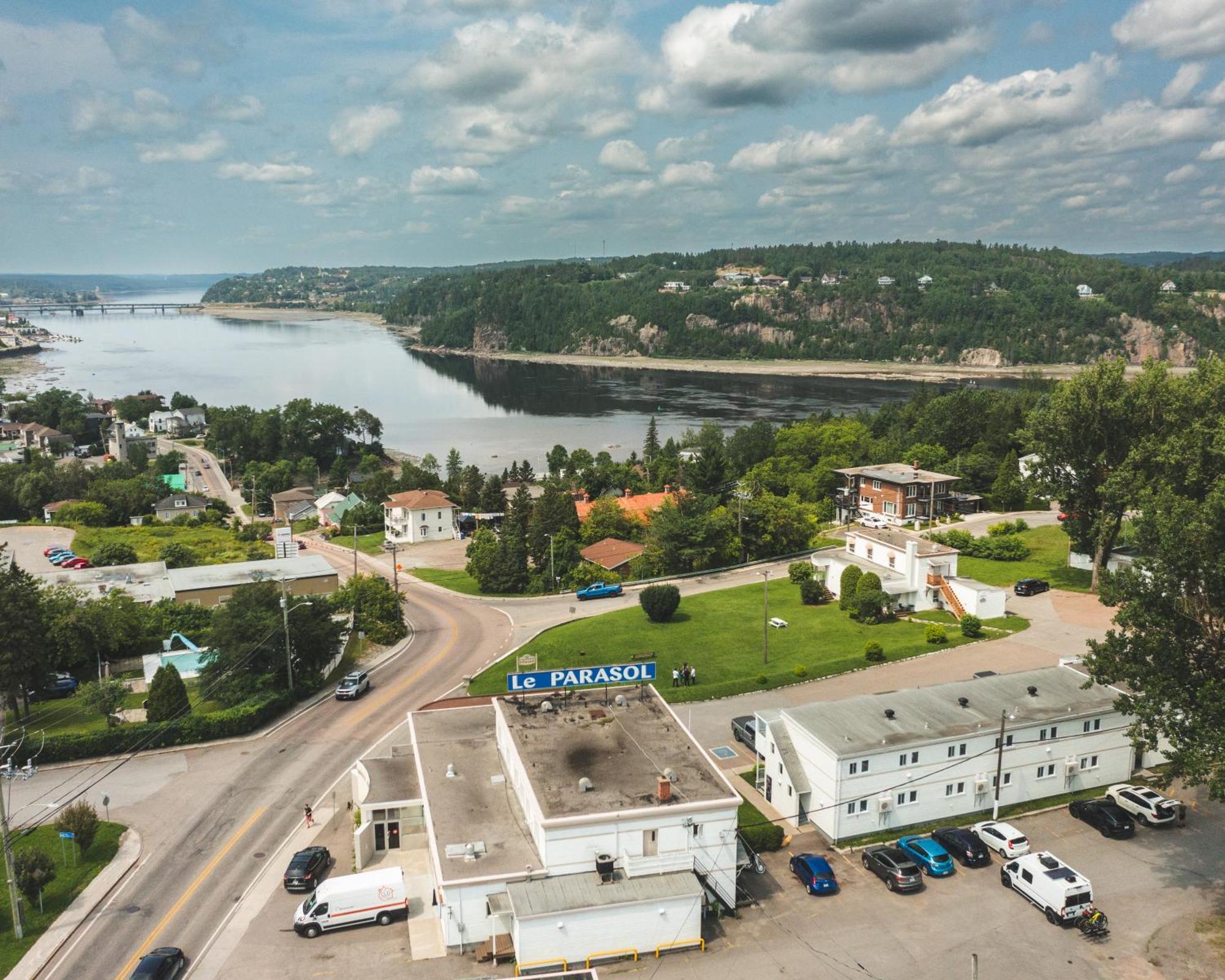 Auberge Le Parasol Saguenay Luaran gambar