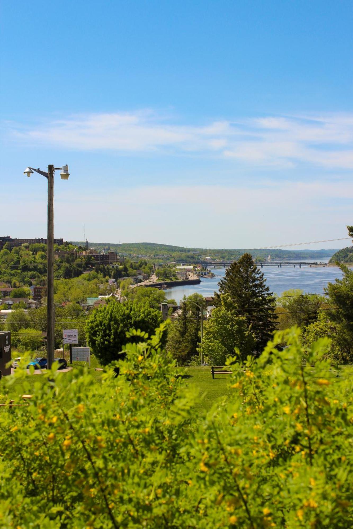 Auberge Le Parasol Saguenay Luaran gambar