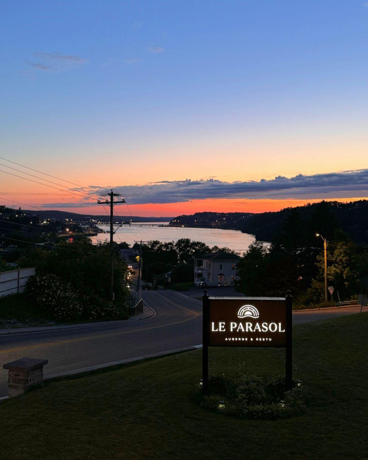 Auberge Le Parasol Saguenay Luaran gambar